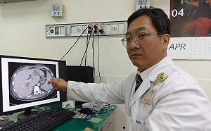 年紀輕輕亂熬夜　27歲小勇哥「肝膿瘍」休克險丟命