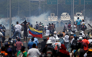 委內瑞拉政治危機陷僵局 民眾受苦