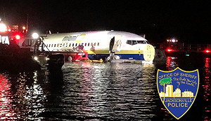 美波音737客機降落不慎  衝出跑道掉入河中