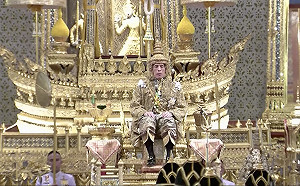 睽違69年 泰王瓦吉拉隆功完成加冕大典