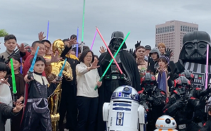 （影）星際大戰日登場！ 神秘嘉賓竟是她…