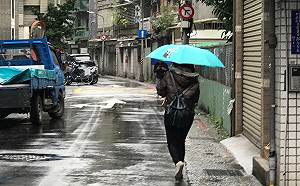 出門帶傘!全台濕涼有雨  中部以北高溫僅23°C