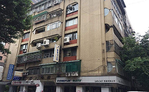 乃公沒去酒店改來南市府北辦操盤？賴營駁公器私用爆料