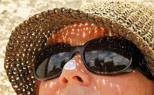 憂防曬乳化學物入血液？毒物科醫師破解「不防曬才可怕」