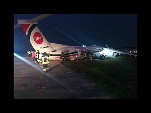 孟加拉航空客機仰光機場衝出跑道 至少17傷