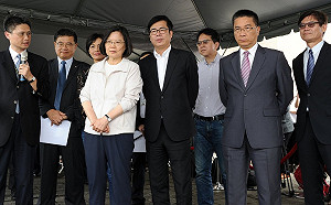 流淚撒種的，必歡呼收割！陳其邁：百感交集談橋科