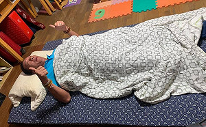 郭台銘夜宿地方友人家 98%譏綁鞋帶「太矯情」