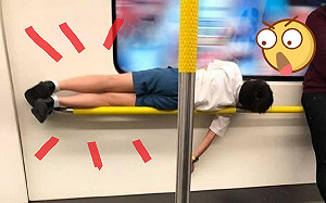 高手在民間？學生搭地鐵神還原小龍女高難度「鋼索睡姿」