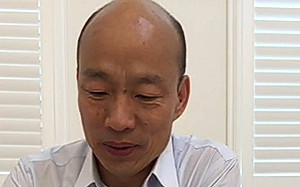 韓國瑜母親節溫馨開直播 小編：老闆好適合當接線生