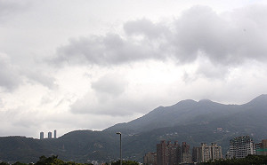 暖熱到週日！下週一鋒面報到 全台降溫嚴防劇烈天氣