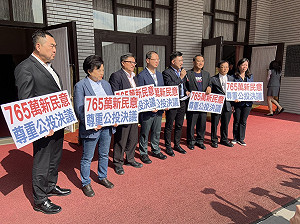 同婚三讀過關 藍委：三讀敲槌很爽，背後爭議解決了嗎？