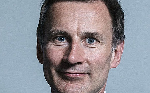 台灣同婚合法化 英外相推文：為亞洲LGBT平權邁進一步