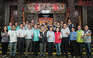 回故鄉屏東參拜　蔡英文呼籲：拚初選、拚大選！拜託大家再次支持