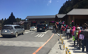 阿里山公路搶通、遊樂區開園　仍有落石通行請小心