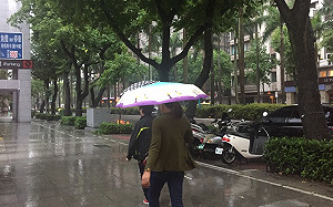 鋒面由北一路往南移！氣象局提醒全台慎防強降雨