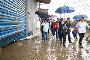 中市瞬間強降雨多處積水  盧秀燕視察允諾盡速協助清淤