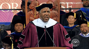 讓畢業生放手追求夢想！「他」一口氣幫學生還完12億學貸