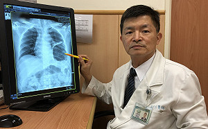 驚！男子大便太用力　胃竟「衝破橫隔膜」跑到胸腔內