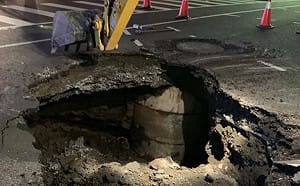 「路平」只做表面？ 高市大順路驚見「天坑」