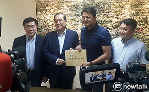 國民黨提名小組拜會 周錫瑋評估：贏的機率一半一半