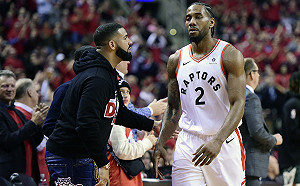 NBA／Drake場邊按摩惹議　暴龍主帥淡定回應沒發現(影)