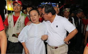 兩度不起訴！張花冠未再議「花文攬肩風波」落幕