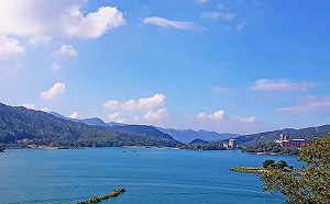 悶熱天氣多補充水分！西半部午後留意雷陣雨