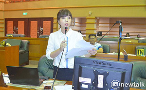 全面補助全口假牙落後嘉縣 護理師議員要求嘉市跟上