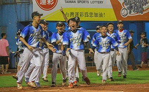 全國大專系際盃棒球賽　海科運休「怪力」全壘打熱議