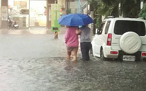 雨炸北台  桃園楊梅上午累積雨量近百