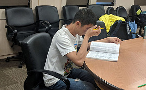 突然頭痛、視力喪失又恢復？小心恐患「視網膜型偏頭痛」