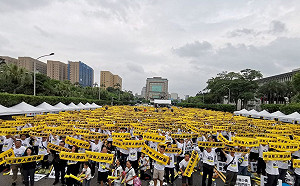 要求暫停公告103-1修法  網代駕司機於行政院抗議爆衝突