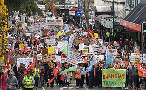 喊加薪抗過勞！紐西蘭5萬教師大罷工 ６成學校停課