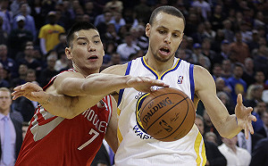 NBA／柯瑞當年帶傷拚戰　菜鳥林書豪無緣先發卻很敬佩