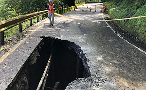 快訊／台14甲線掏空現14米深大洞　公路總局封路搶修