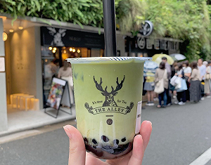 大腦跟珍珠一樣小的女人才去排隊買珍奶！日本雜誌超刻薄