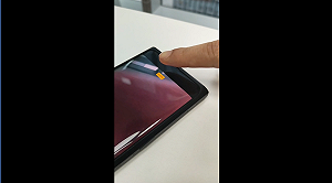 真的嗎？沒鏡頭卻能拍照   OPPO展示「螢幕下鏡頭」拍照技術