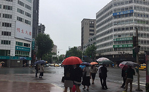 受輕颱影響！10縣市高溫上看36°C  東南部留意局部大雨