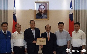 郭粉、韓粉激烈互鬥 郝龍斌：身邊人不要放話