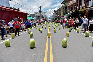 端午不立蛋！屏東佳冬西瓜故鄉 617組馬路挑戰立瓜成功