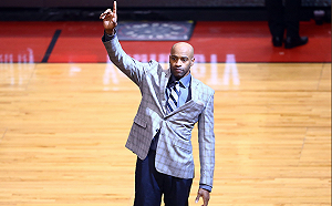 NBA／「半人半神」卡特回暴龍主場　全場球迷起立歡迎(影)