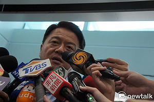 郭董不簽藍初選公約 參選人嗆「該有風度吧？」