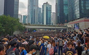 王丹感嘆有台灣人不把「反送中」當回事 網友：最近亡國感超重......