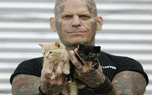 毛孩由我們罩！剽悍大叔幫專救受虐動物　比警察管更大