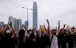 港民怒火續延燒 立法會宣布今日不開會