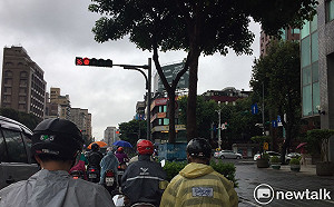 上班注意！西半部雷雨機率高 下半天降雨有望趨緩