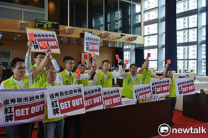 快訊》民調墊底  綠議員亮紅牌請盧秀燕出議場