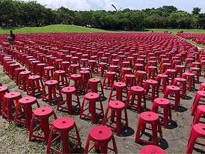 四叉貓又路過雲林韓造勢現場數椅子 全部坐滿才有1.3萬人