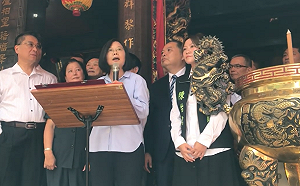 蔡英文強調一國兩制不可行  批韓國瑜言行須受檢驗