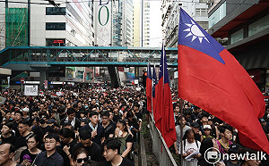 香港直擊》616大遊行！反送中街頭驚見中華民國旗海